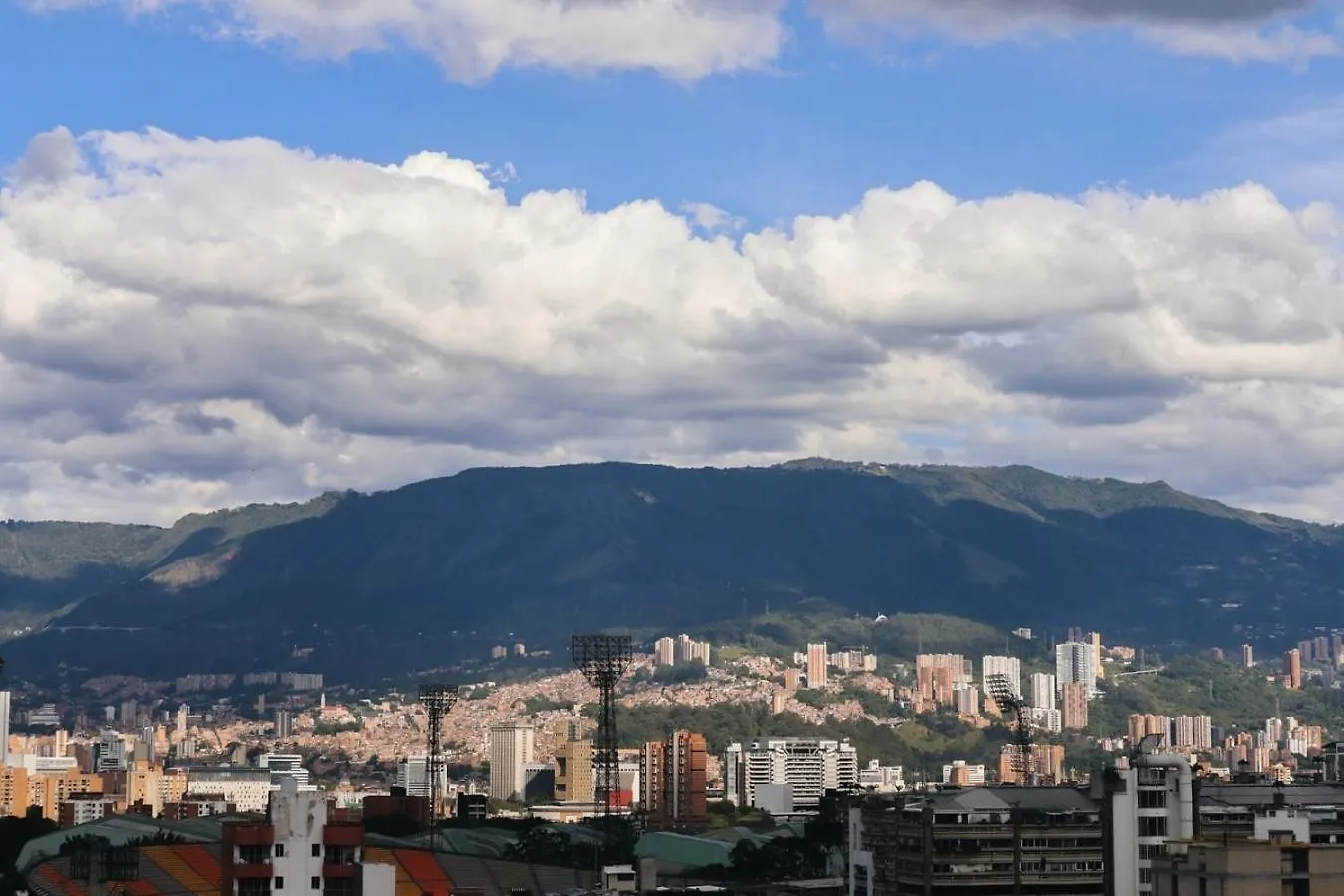 Apartment Stadium Hideaway Rosa Negra Jacuzzi Medellin Colombia